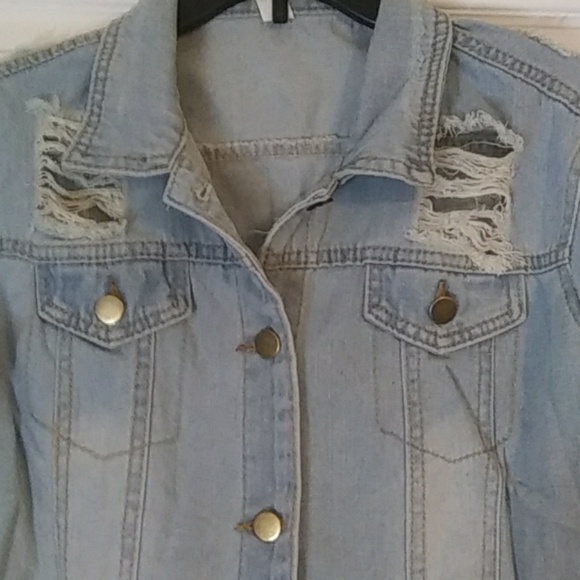 Distressed light Denim Jacket.... Never Worn! - Picture 4 of 4